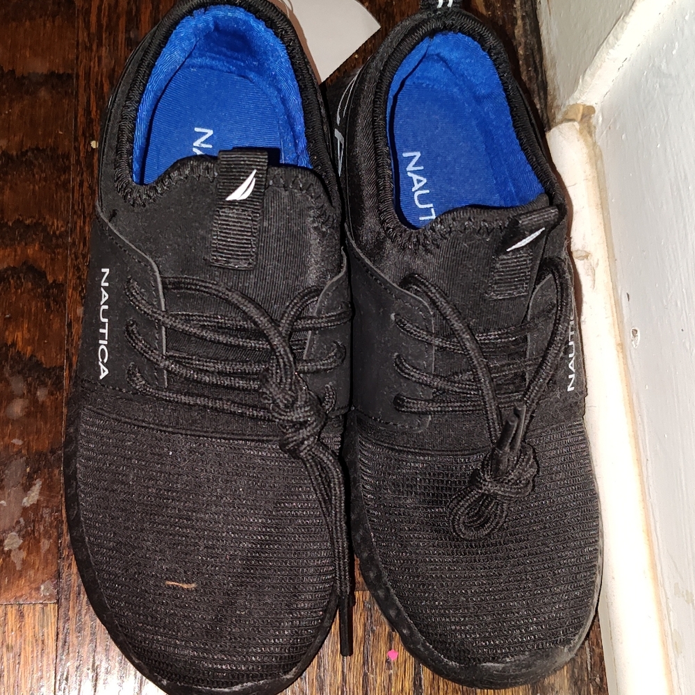New! Nautica Boy's kids Kappil Lace Up Closure Solid Black Sneakers Size 1 NWT!!